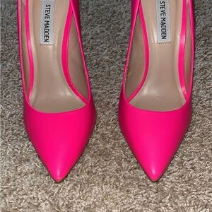 Sexy & Classy Hot Pink pumps